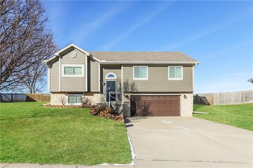 19306 Corbyn Ln, Smithville, MO, 64089-9718 | Card Image