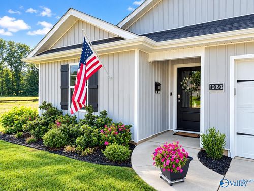 10093 Anders Way Se, Owens Cross Roads, AL, 35763-3703 | Card Image