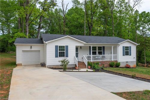 2943 Leslie Ln, Yadkinville, NC, 27055-5649 | Card Image