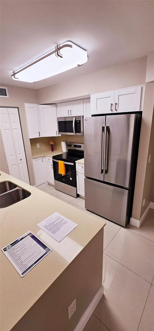 5204-6752 Heritage Grande, Boynton Beach, FL, 33437-7926 | Card Image
