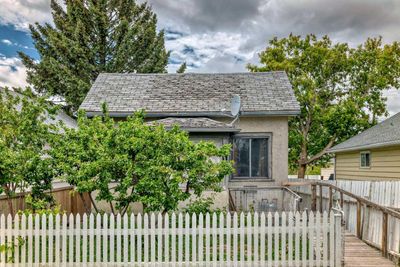 8019 24 St Se, House detached with 2 bedrooms, 1 bathrooms and 3 parking in Calgary AB | Image 2