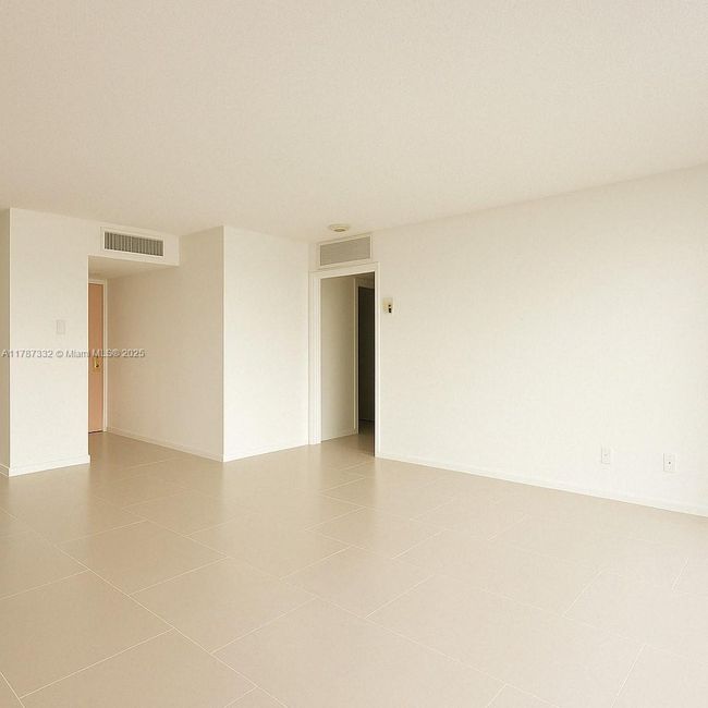 APT-510 - 1000 Quayside Ter, Condo with 2 bedrooms, 2 bathrooms and null parking in Miami FL | Image 5