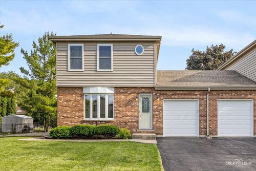894 Glenlake Dr, Carol Stream, IL, 60188-4703 | Card Image