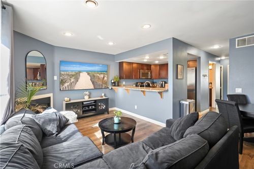 12-18209 Sierra Hwy, Canyon Country, CA, 91351-1410 | Card Image