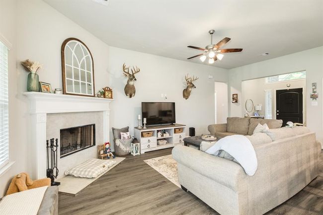 2337 Shalmar Dr, House other with 4 bedrooms, 2 bathrooms and 3 parking in West Columbia TX | Image 12