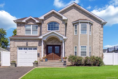 45 Meeting Ln, Hicksville, NY, 11801-6254 | Card Image