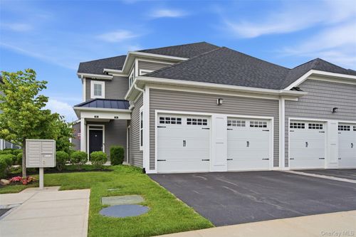 21 Seasons Way, Huntington, NY, 11746 | Card Image