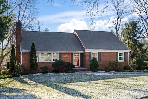 8 Mill Pond Ln, Centerport, NY, 11721-1644 | Card Image