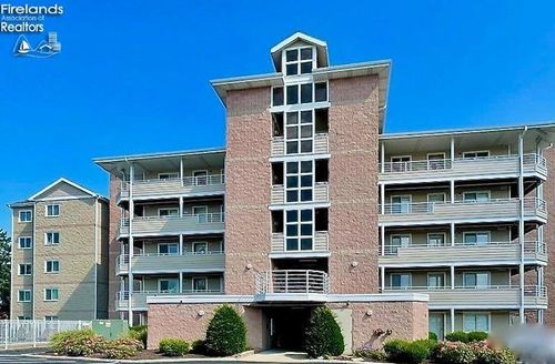 32 Marina Point Dr, Sandusky, OH, 44870-6507 | Card Image
