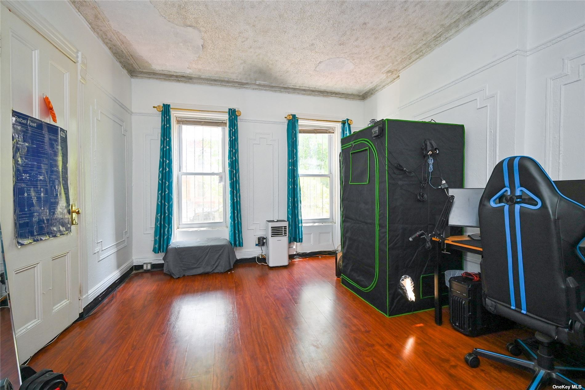 Crescent St, Brooklyn, NY 11208
