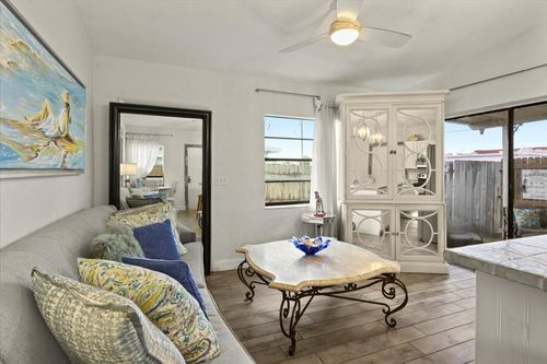 a-725 S Orlando Ave, Cocoa Beach, FL, 32931-4511 | Card Image
