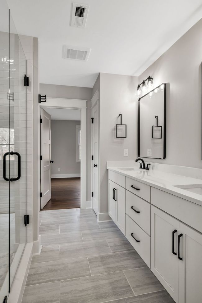 Jack and Jill bathroom | Image 43