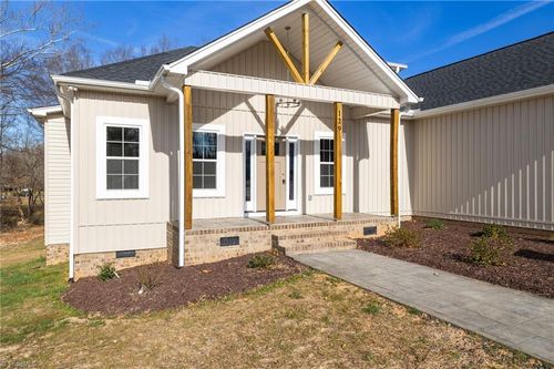 129 Legacy Ln, Eden, NC, 27288-8285 | Card Image