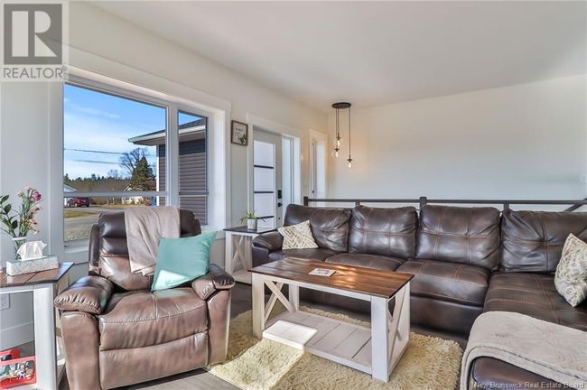 11 Riverside Dr, House other with 5 bedrooms, 3 bathrooms and null parking in Petitcodiac NB | Image 5