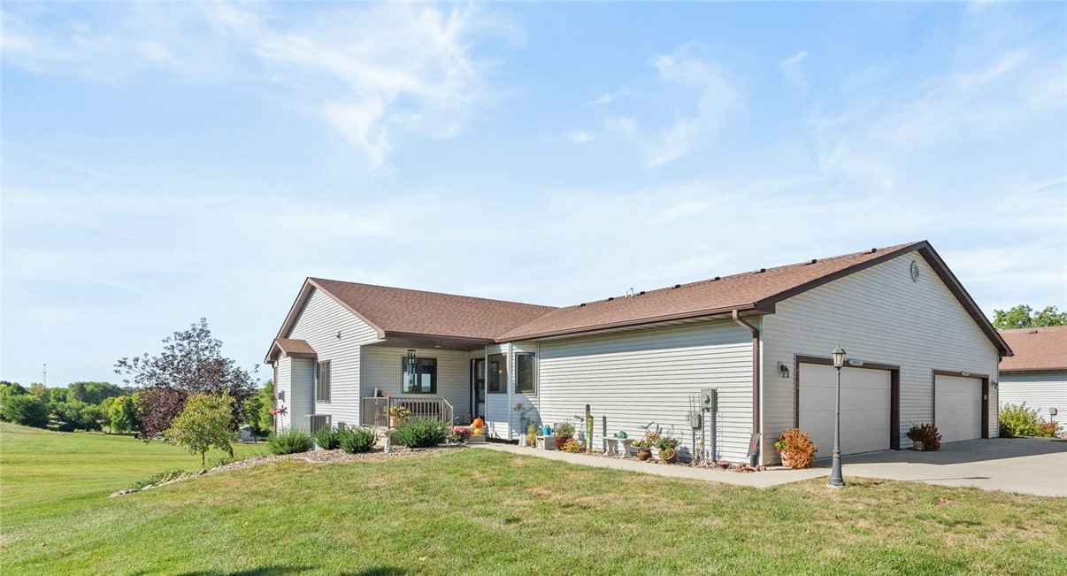 Lonna Dr, Panora, IA 50216