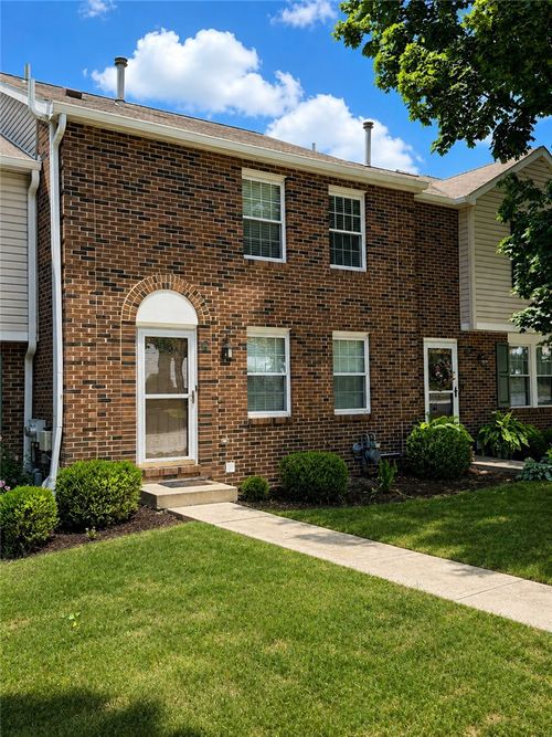 330 Murrays, Castle Shannon, PA, 15234 | Card Image