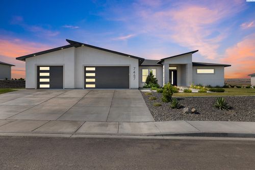 7467 W 22nd Ave, Kennewick, WA, 99338-5591 | Card Image