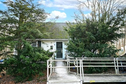 52 Bacon St, Natick, MA, 01760-2903 | Card Image