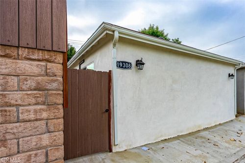 19308 Calvert St, Reseda, CA, 91335 | Card Image