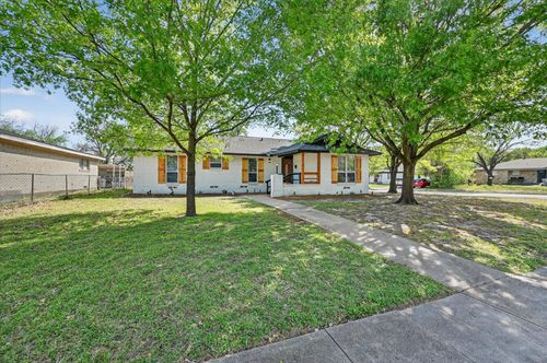 9510 Crestshire Dr, Dallas, TX, 75227-8130 | Card Image
