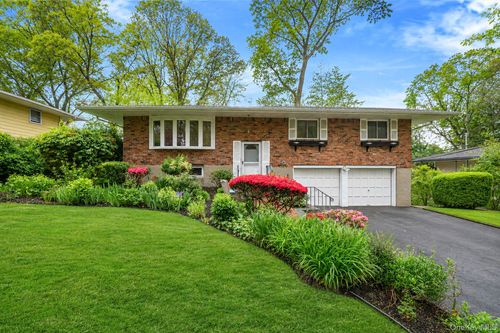 44 Mackay Dr, Smithtown, NY, 11788-2203 | Card Image