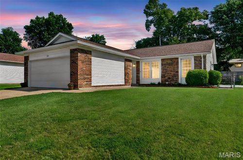 375 Novara Dr, Ballwin, MO, 63021-6445 | Card Image