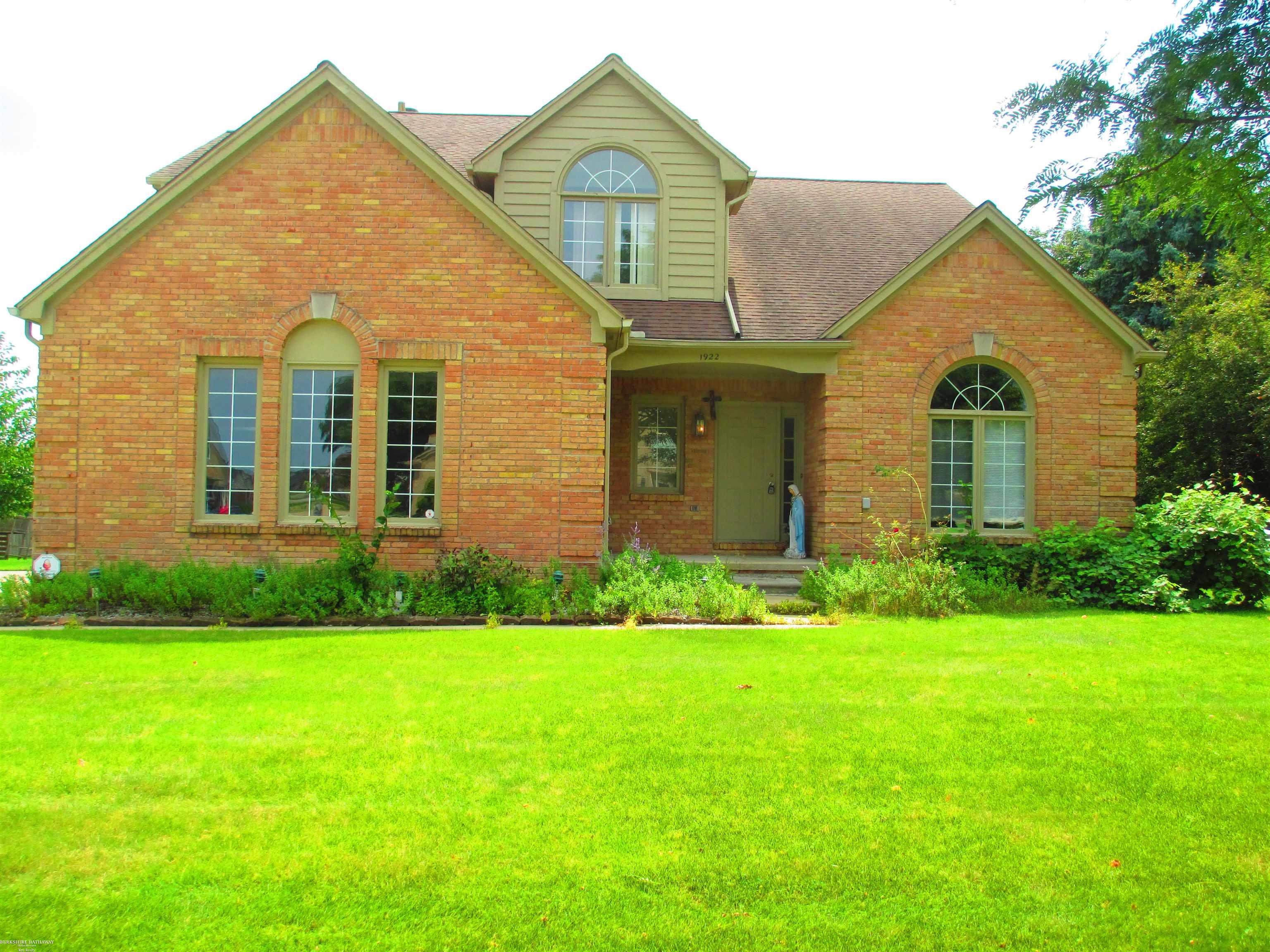 Forest Mead Dr, Sterling Heights, MI 48314