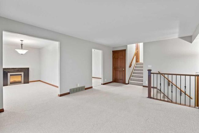 76 Coach Gate Way Sw, House other with 3 bedrooms, 2 bathrooms and 4 parking in Calgary AB | Image 9