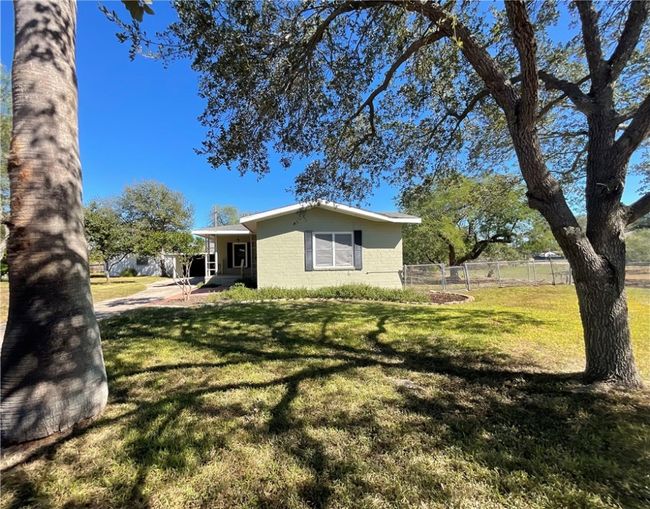 3662 Monterrey St, House other with 2 bedrooms, 1 bathrooms and null parking in Corpus Christi TX | Image 5