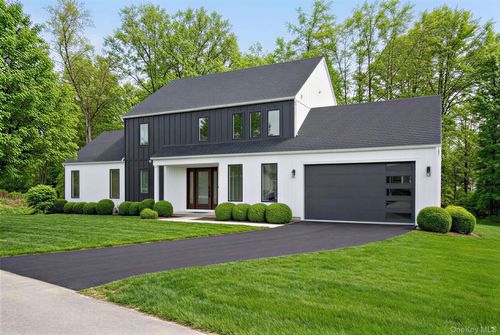 24 Wildwood Dr, Rock Tavern, NY, 12575-5016 | Card Image