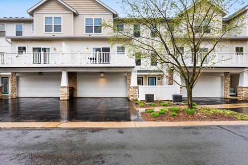 2712 New Century Pl E, Maplewood, MN, 55119-6028 | Card Image