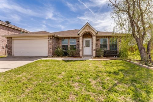 725 Redwing Dr, Saginaw, TX, 76131-2908 | Card Image