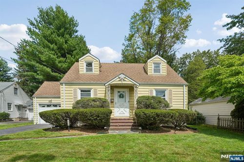 1050 Evergreen Ct, New Milford, NJ, 07646-2509 | Card Image