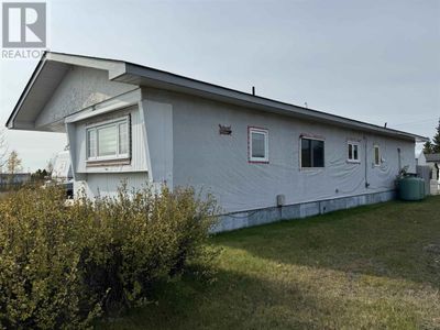 35 Beaver Dr, Home with 3 bedrooms, 2 bathrooms and null parking in Manitouwadge ON | Image 2