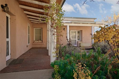 536 Old Santa Fe Trl, Santa Fe, NM, 87505-0372 | Card Image