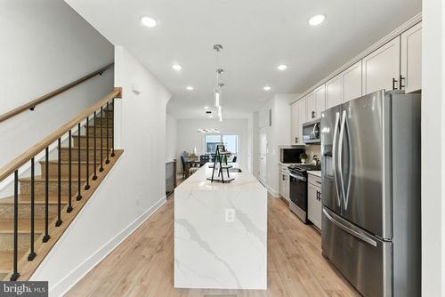 807 King Farm Blvd, ROCKVILLE, MD, 20850-6652 | Card Image