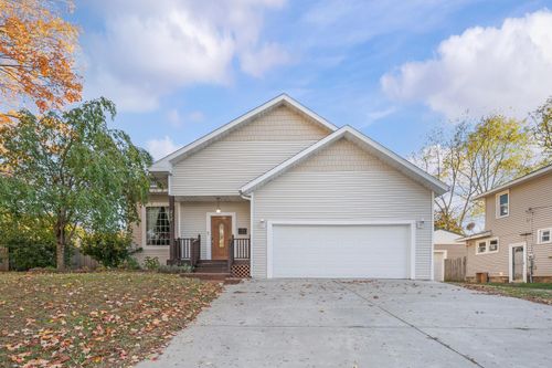 212 Clay St, Niles, MI, 49120-2808 | Card Image