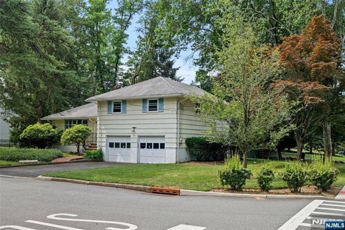 2 Churchill Rd, Cresskill, NJ, 07626-1604 | Card Image