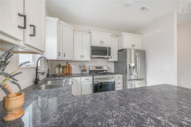 22903 W 72 Nd Ter, Townhouse with 4 bedrooms, 4 bathrooms and null parking in Shawnee KS | Image 6