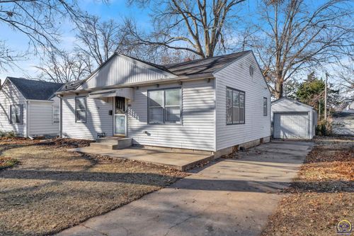 2011 Sw Stone Ave, Topeka, KS, 66604-3354 | Card Image