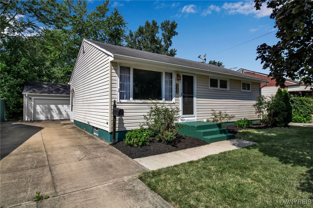 Claude Dr, Buffalo, NY 14206