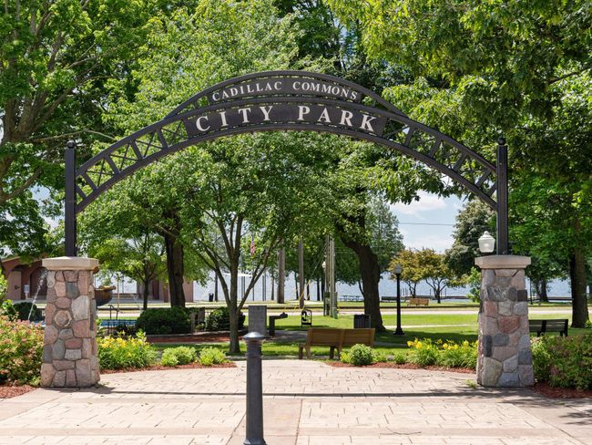 UNIT-104 - 301 N Lake St, Condo with 2 bedrooms, 2 bathrooms and null parking in Cadillac MI | Image 47