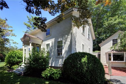 342 Post Rd, Westerly, RI, 02891-2657 | Card Image