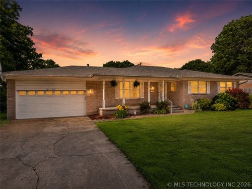 312 E 16th St, Claremore, OK, 74017-3106 | Card Image