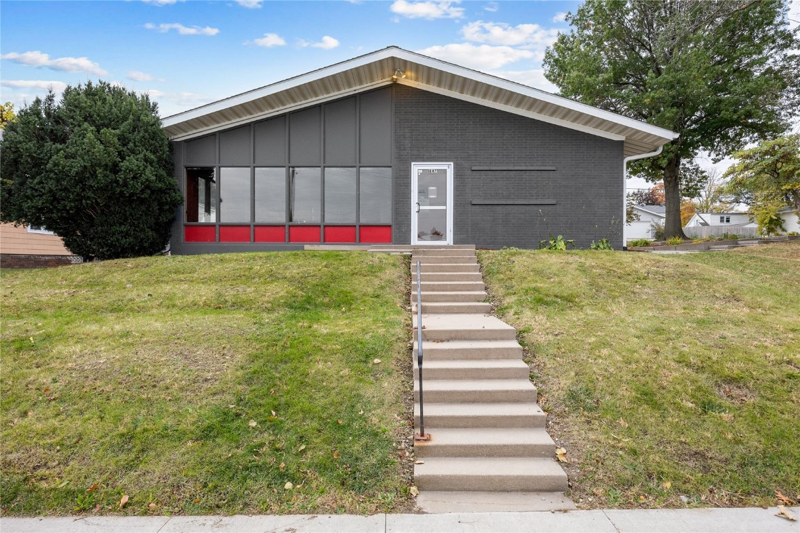 1847 E Ave Ne, Cedar Rapids, IA 52405