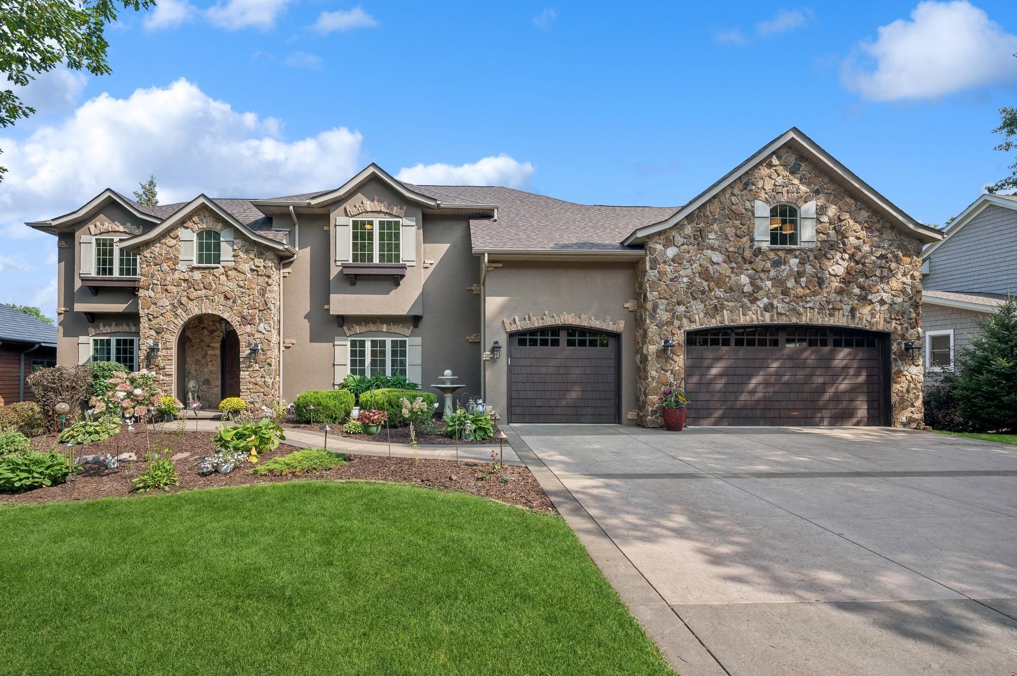 Crabapple Ln, Excelsior, MN 55331