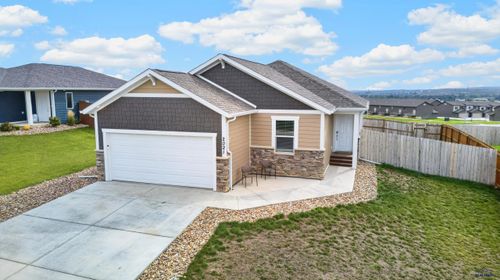 2021 Noah St, Rapid City, SD, 57703-1752 | Card Image