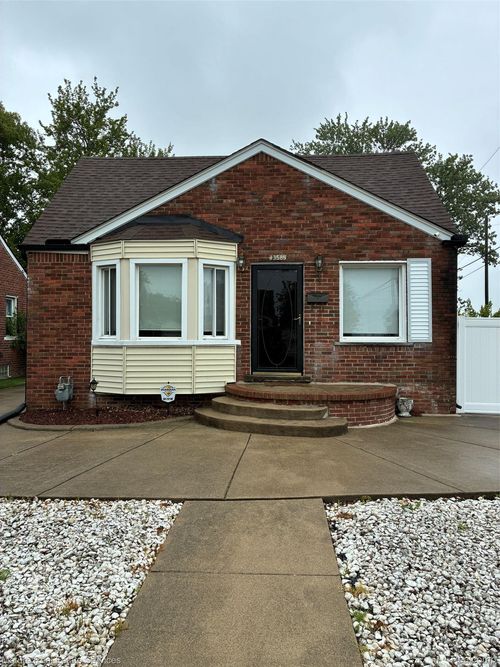 13585 Rockdale St, Detroit, MI, 48223-3246 | Card Image