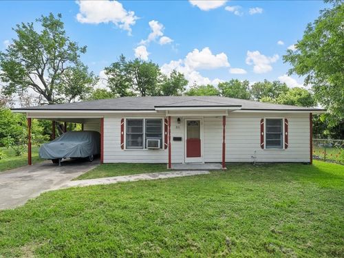 211 S Smyth St, Mart, TX, 76664-1439 | Card Image