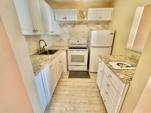 39 Waltham B, West Palm Beach, FL, 33417-6915 | Card Image
